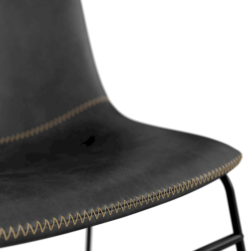 Chaises d'appoint en cuir vegan avec pieds noirs
