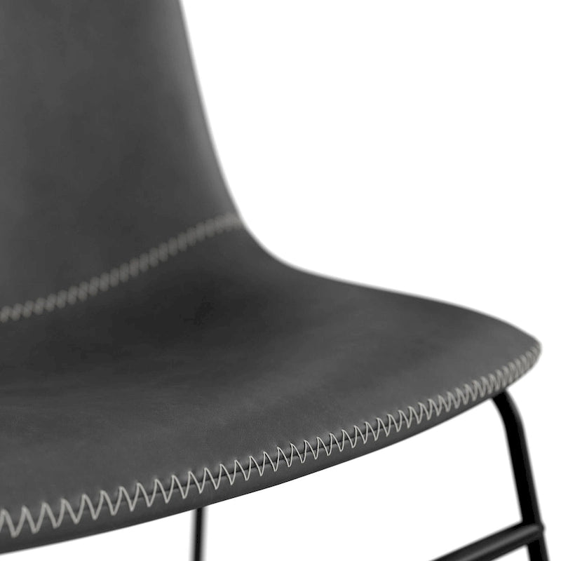 Chaises d'appoint en cuir vegan avec pieds noirs