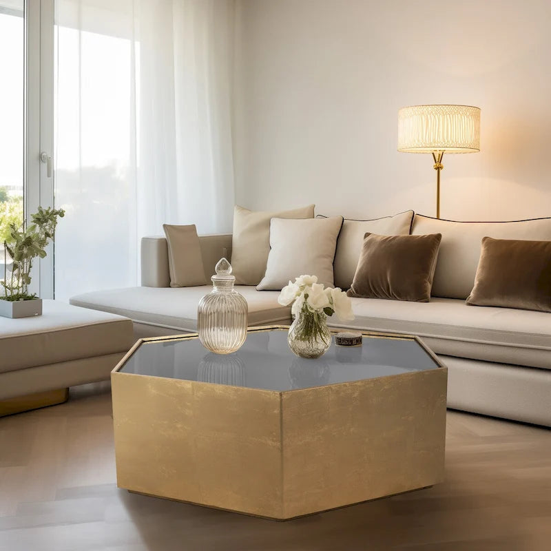 Table basse moderne hexagonale en bois doré avec plateau en verre